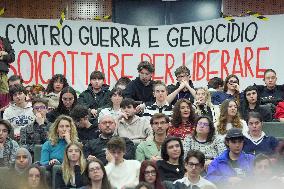 Greta Thunberg Attends Palestine Meeting At University Despite Ban - Italy