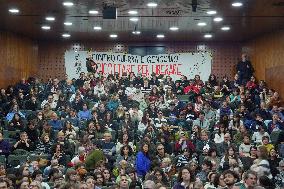 Greta Thunberg Attends Palestine Meeting At University Despite Ban - Italy