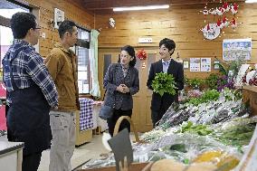 Crown princess, prince visit farm product shop