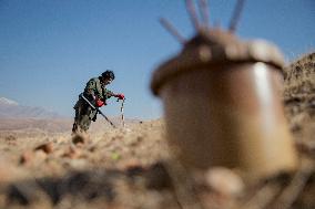 Iraqi Deminer Loses Legs Clearing Mines - Iraq