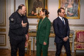 CROWN PRINCESS COUPLE CRIMEAN PLATFORM