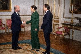 CROWN PRINCESS COUPLE CRIMEAN PLATFORM