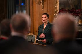 CROWN PRINCESS COUPLE CRIMEAN PLATFORM