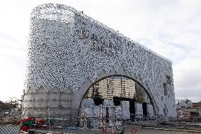 Rachida Dati visits La Courneuve Six Routes station construction site