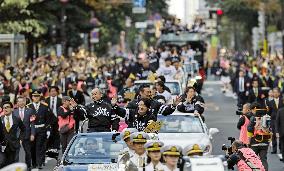 Celebratory parade by Japan Series champ Hawks