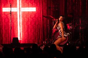 Alessi Rose In Concert - London