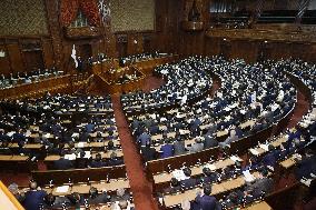 Bill to scrap gasoline tax surcharge