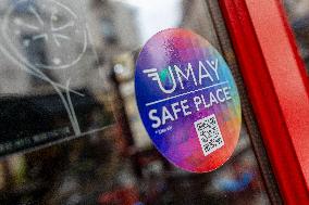 David Belliard Visits A Safe Place For Women - Paris