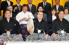 Sumo: Aonishiki earns promotion to ozeki