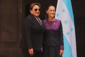 Honduran President Xiomara Castro Wecoming Ceremony - Mexico City