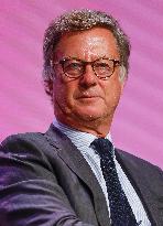 Medef Colloque Pensez Entreprise De Demain - Paris