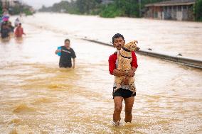 Deadly Floods Hit Southern Thailand After Heavy Rains