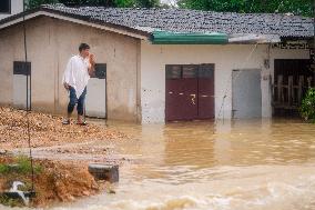 Deadly Floods Hit Southern Thailand After Heavy Rains