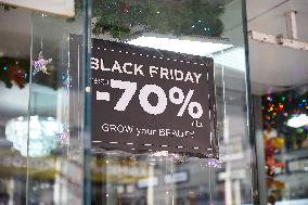 Black Friday Boosts Holiday Spending - Madrid