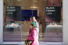 Black Friday Boosts Holiday Spending - Madrid