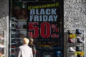 Black Friday Boosts Holiday Spending - Madrid