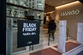 Black Friday Boosts Holiday Spending - Madrid