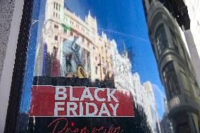 Black Friday Boosts Holiday Spending - Madrid