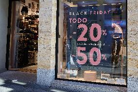 Black Friday Boosts Holiday Spending - Madrid