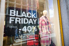 Black Friday Boosts Holiday Spending - Madrid