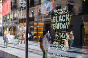 Black Friday Boosts Holiday Spending - Madrid