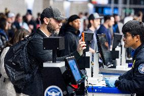 Thanksgiving expected to bring busy air travel