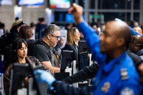 Thanksgiving expected to bring busy air travel