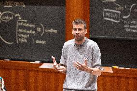 Gerard Piqué teaches two classes at Harvard's prestigious MBA in Boston