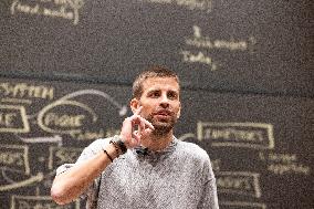 Gerard Piqué teaches two classes at Harvard's prestigious MBA in Boston