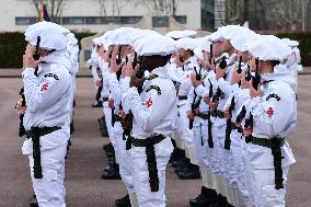 Macron Visits The 27th Mountain Infantry Brigade - Varces