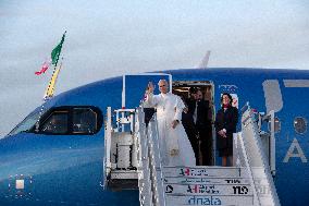 Pope Leo XIV Boards Plane On His Way To Turkey - Rome