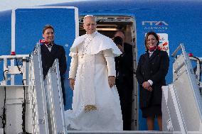 Pope Leo XIV Boards Plane On His Way To Turkey - Rome