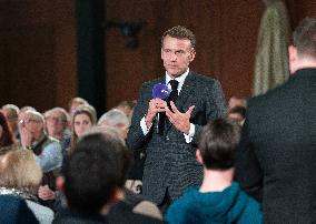 Macron meets readers of the Ebra group - Mirecourt