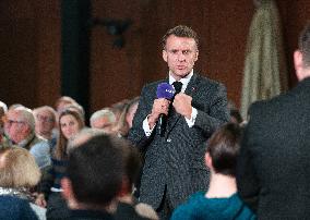 Macron meets readers of the Ebra group - Mirecourt