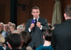 Macron meets readers of the Ebra group - Mirecourt