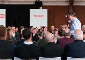 Macron meets readers of the Ebra group - Mirecourt