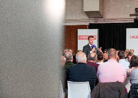 Macron meets readers of the Ebra group - Mirecourt