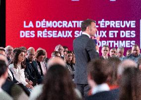 Macron meets readers of the Ebra group - Mirecourt