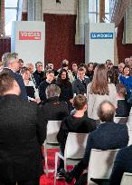 Macron meets readers of the Ebra group - Mirecourt