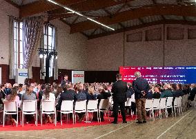 Macron meets readers of the Ebra group - Mirecourt