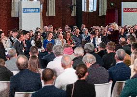 Macron meets readers of the Ebra group - Mirecourt