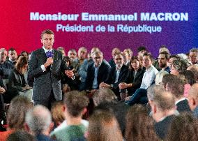 Macron meets readers of the Ebra group - Mirecourt