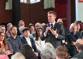 Macron meets readers of the Ebra group - Mirecourt