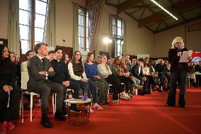 Macron meets readers of the Ebra group - Mirecourt