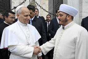 Pope Leo XIV visits Sultanahmet Mosque in Istanbul - Turkey