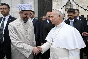 Pope Leo XIV visits Sultanahmet Mosque in Istanbul - Turkey