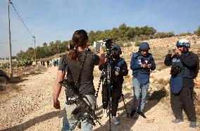 Israeli settlers Block Palestinian farmers' Access to Agricultural Field - Hebron