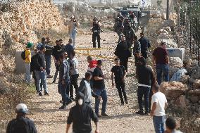 Israeli settlers Block Palestinian farmers' Access to Agricultural Field - Hebron