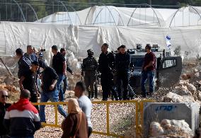 Israeli settlers Block Palestinian farmers' Access to Agricultural Field - Hebron