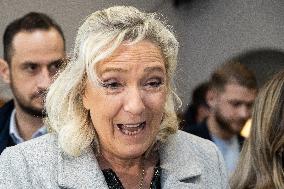 Marine Le Pen at the Drocourt Christmas Market for RN 2026 Municipal Campaign - Hauts-de-France